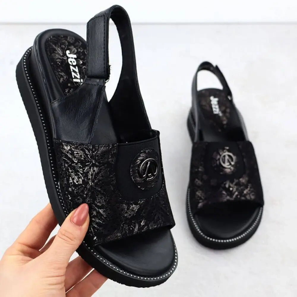 xlarge-clean_8272ce77bac85173.webp