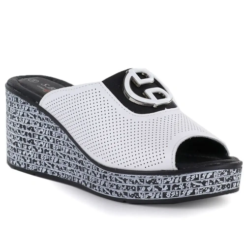 xlarge-clean_6c47794fda824ce2.webp